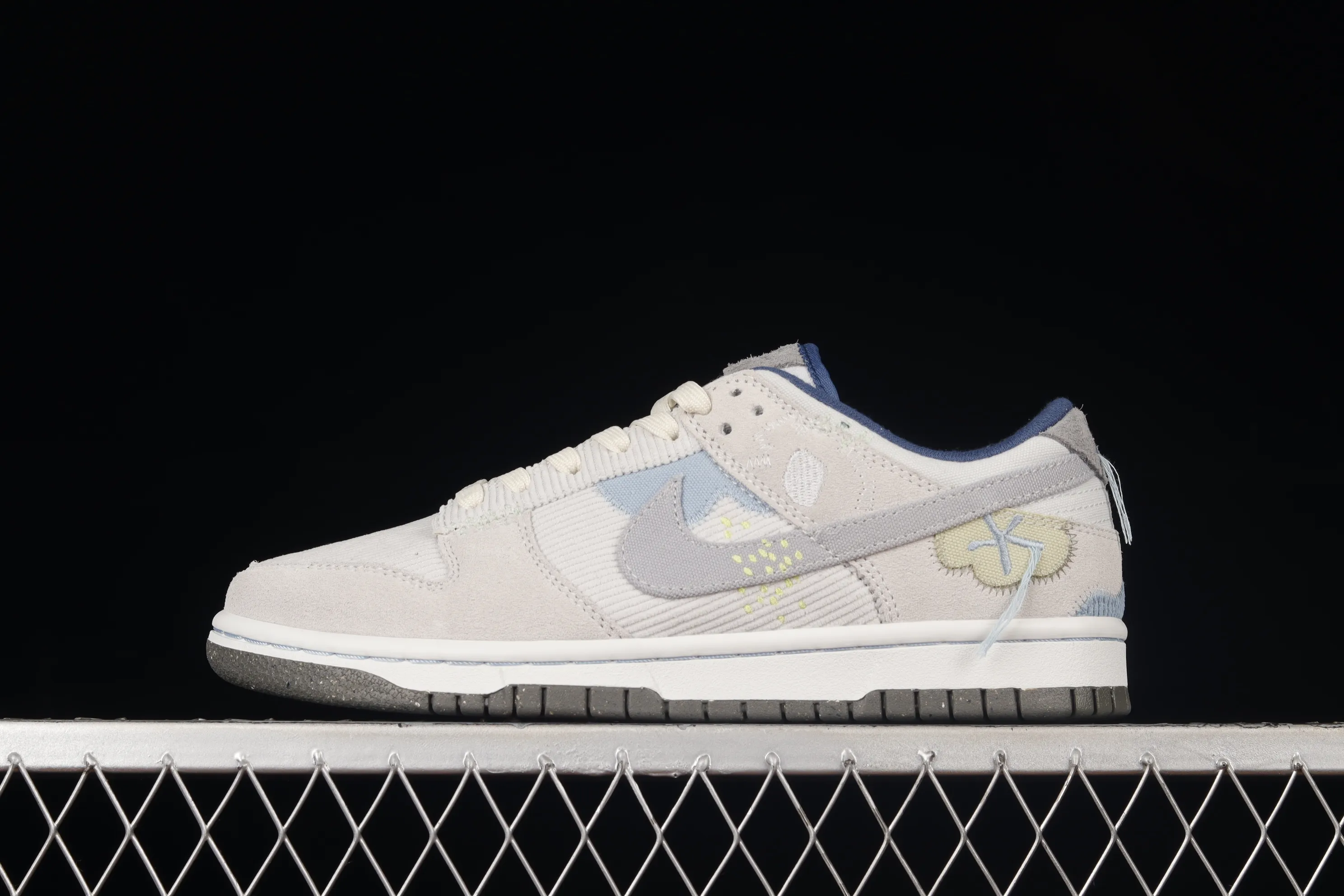 All categories Nk SB Dunk series Nk SB Dunk Low low-top sneakers J version Nk Dunk Low "Bright Side" corduroy Dunk series low-top casual sports skateboard shoes DQ5076-001